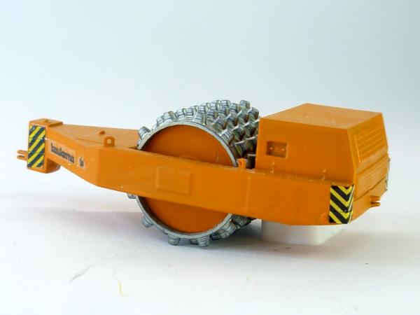 Anhänge Vibrationswalze Baukema A12 Stampffußwalze mit Motorverkleidung orange